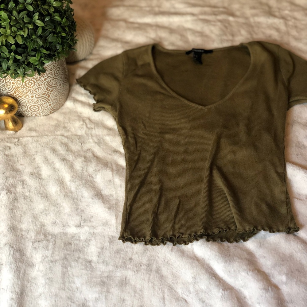 Forever 21 lettuce edge vneck